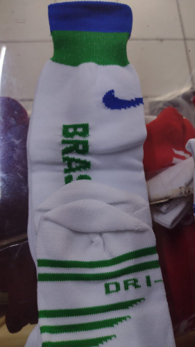 calceta bordada de Brasil 8-9 blanco con verde y marino