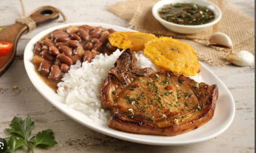 Almuerzo E. Chuleta de Cerdo en Salsa
