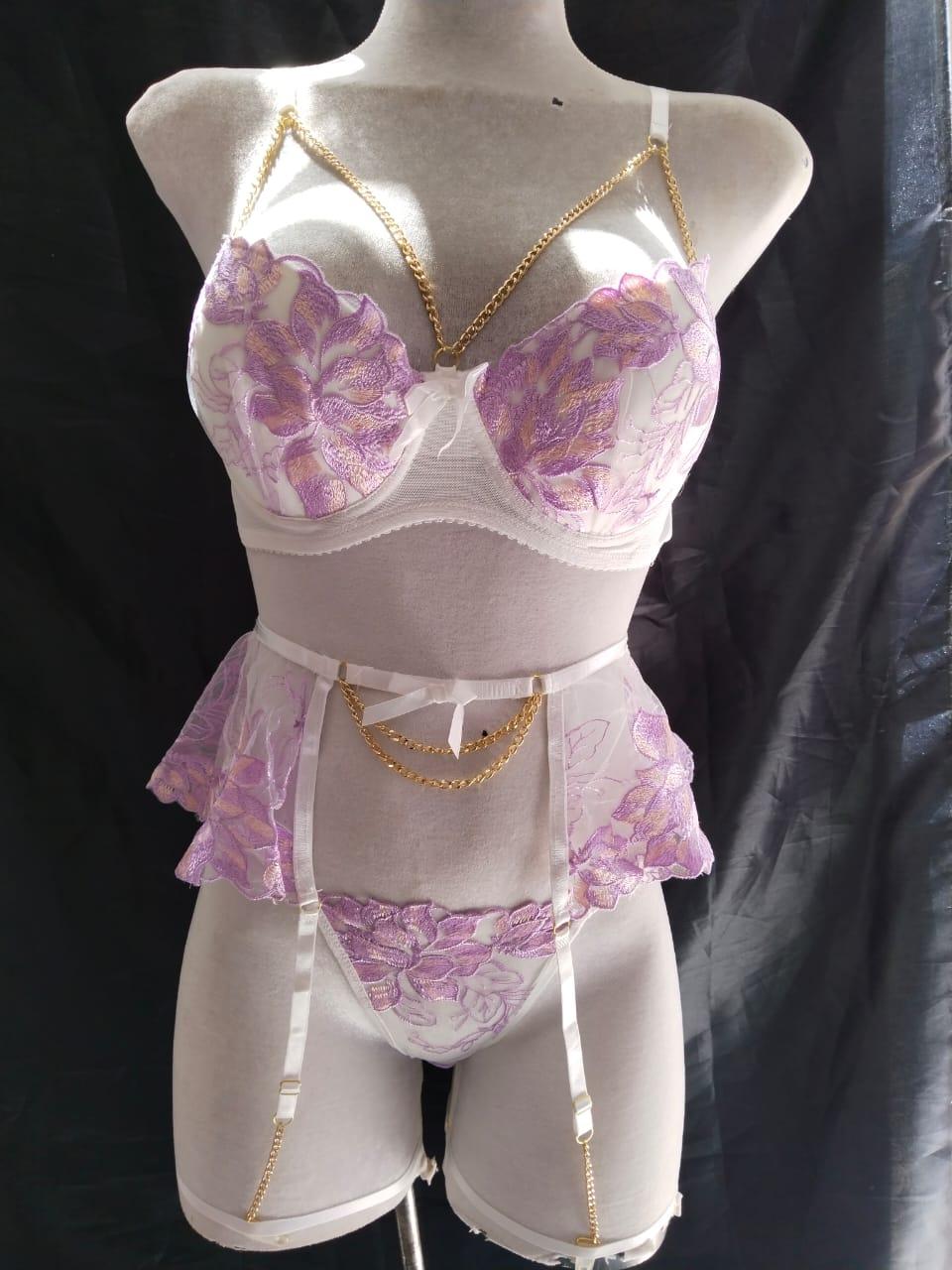 Conjunto encaje lila