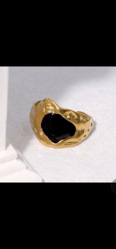 Anillo con Diseño irregular en color negro