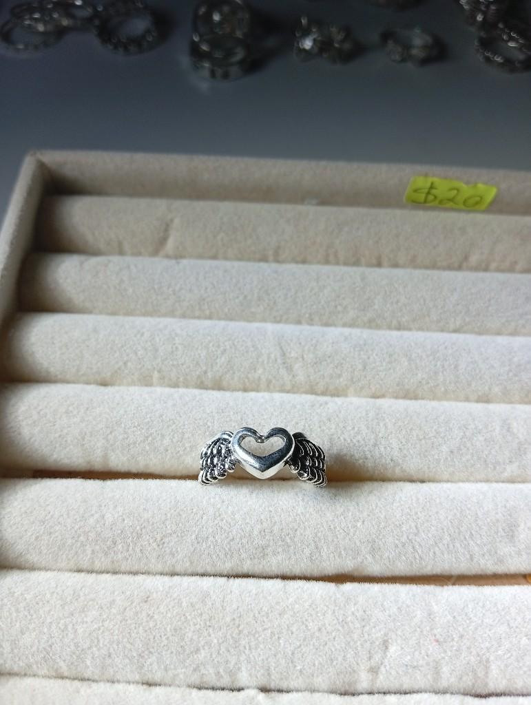 Miniatura 2 de Anillo de Acero Inoxidable (Alas de Ángel Vacío)
