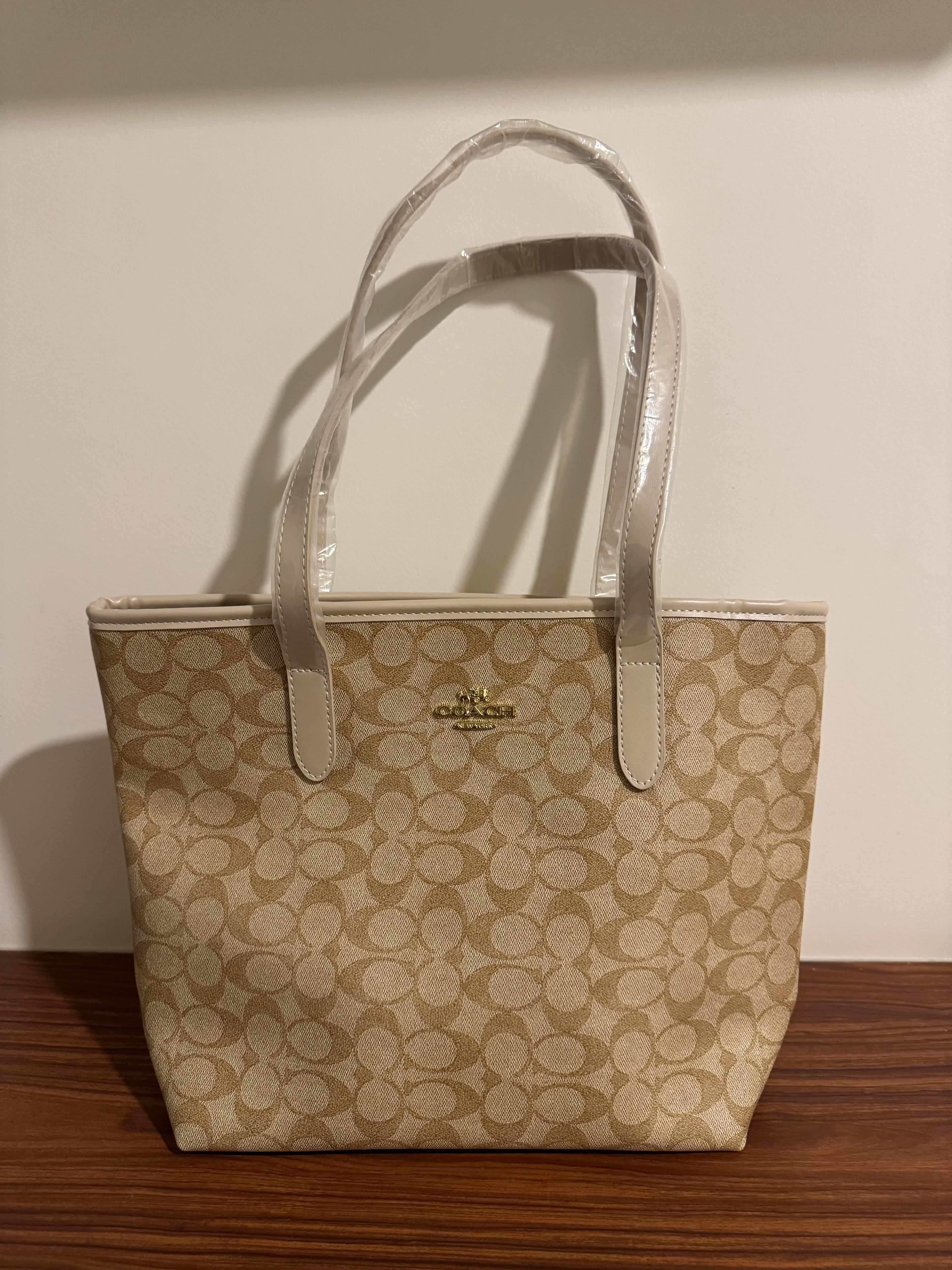 Coach City Tote – Signature Canvas (Caqui)