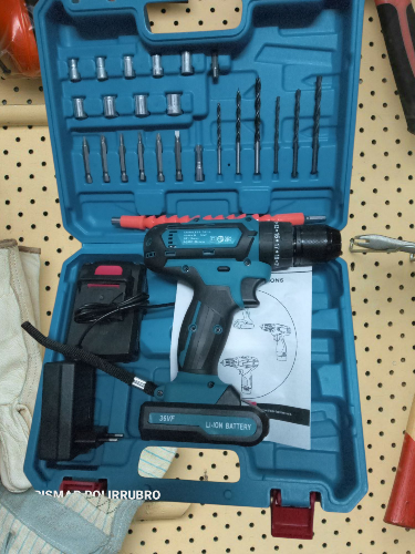 Atornillador con percutor