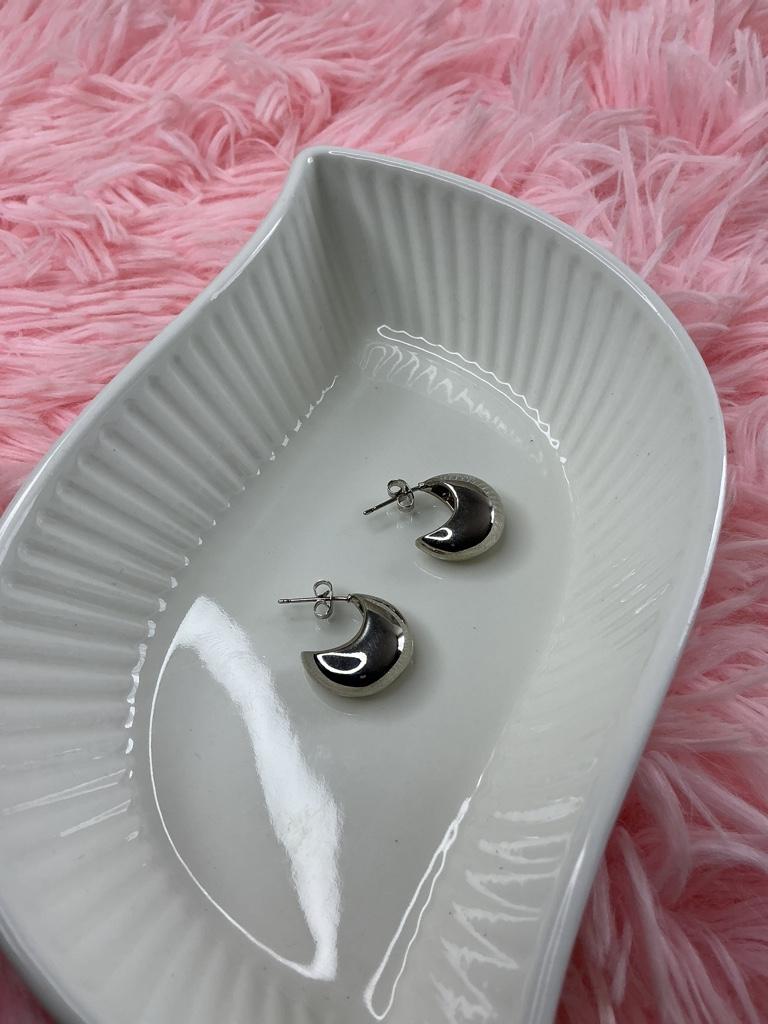 Arete luna plateada