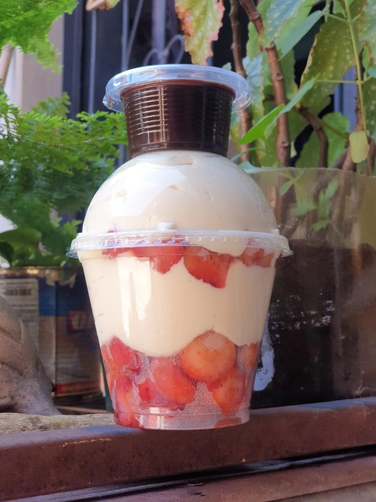 Frutilla con Crema + Ganache de Chocolate