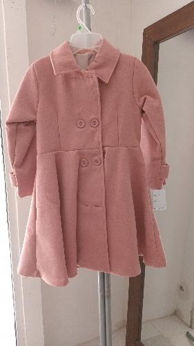 Abrigo rosa T-8 botones rosas