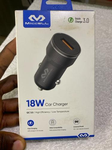 Adaptador Miccell de celular para carro