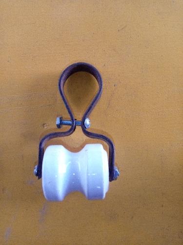 Aislador de cable para bastón de pilastra de 1"