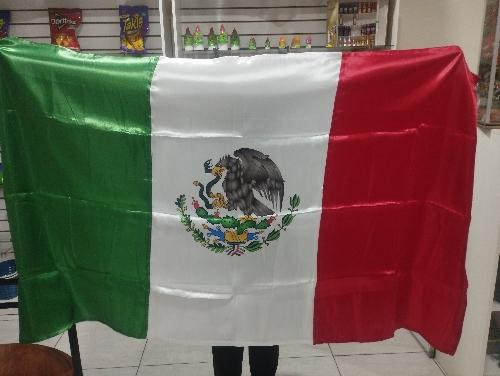 Bandera mexicana 1.60 x 1 m