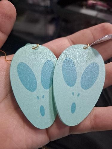 Aretes DanDaDan