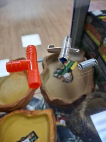 Miniatura 2 de Bebedero para roedor con T