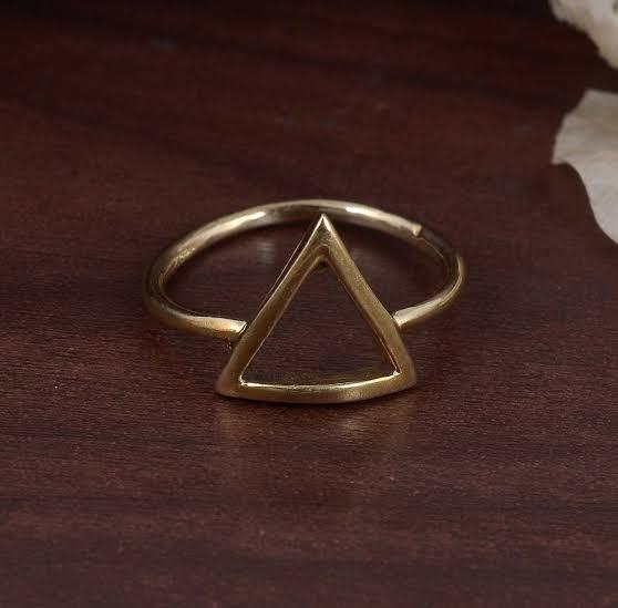 Anillo Triángulo