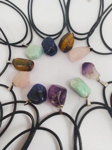 Colar de Couro com Pedras Naturais
