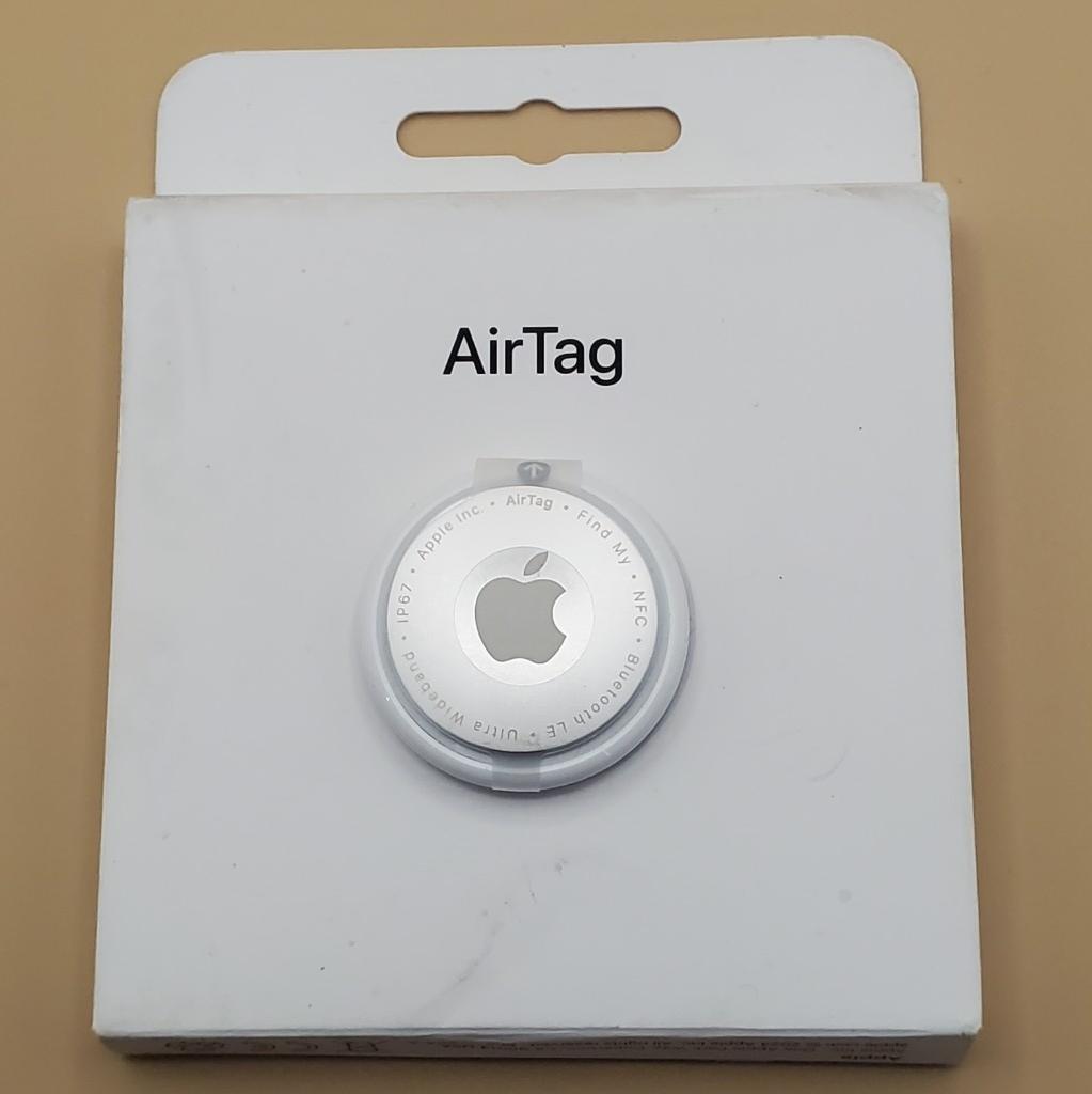 Apple AirTag. Mantén un seguimiento y encuentra tus llaves, cartera, equipaje, mochila y más. Configuración sencilla de un solo toque con iPhone o iPad