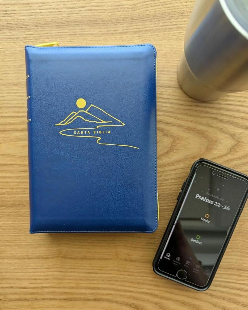 Biblia Compacta NTV, Azul Letra Gigante con Cierre