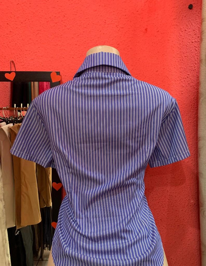 Miniatura 2 de Blusa celeste con rayas blancas de manga corta y botones