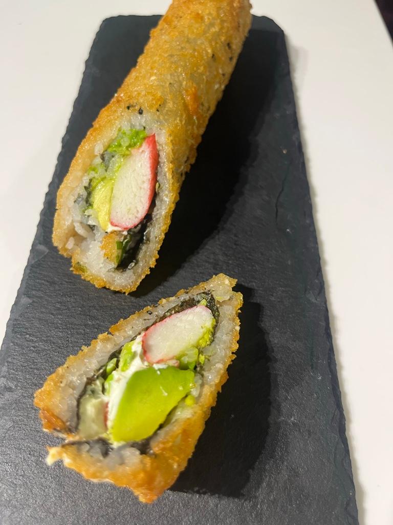 Dos Hand rolls promo kanikama y pollo
