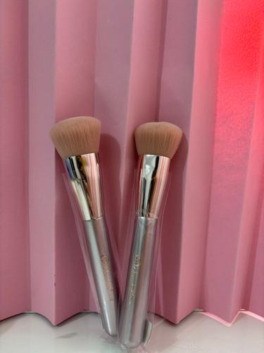 Brocha de base y rubor c10 bloomshell