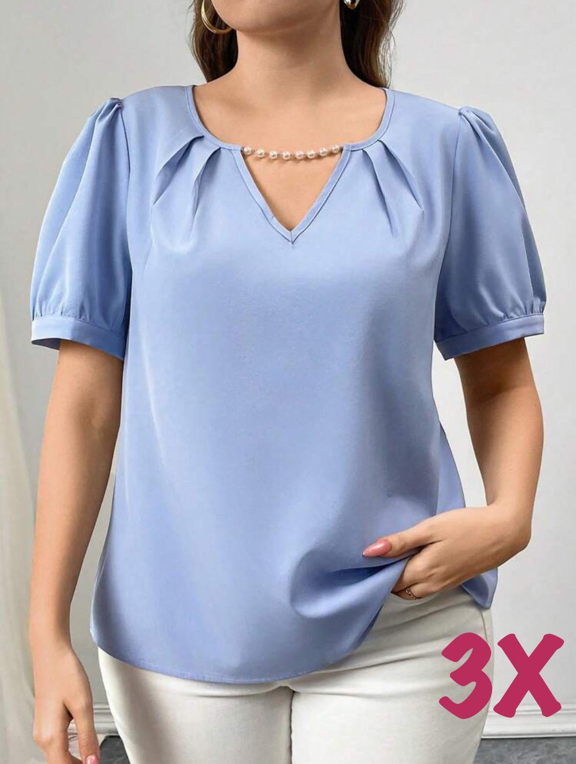 Blusa celeste con adorno de perlas