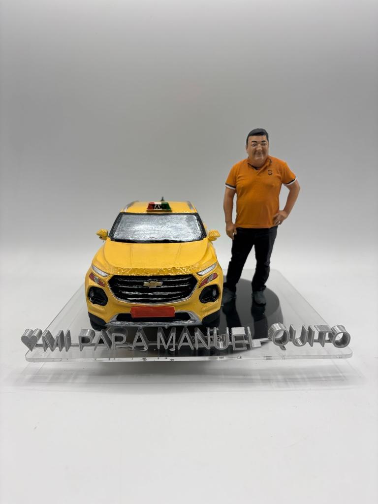 Auto de 20 cm más persona 13 cm