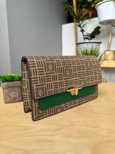 Anne klein canva verde