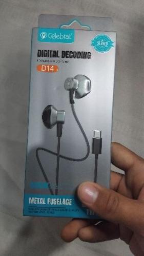 Auriculares alambricos con salida tipo C