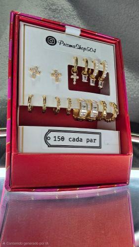 Miniatura 2 de Aretes Estilo Huggies (Dorado)