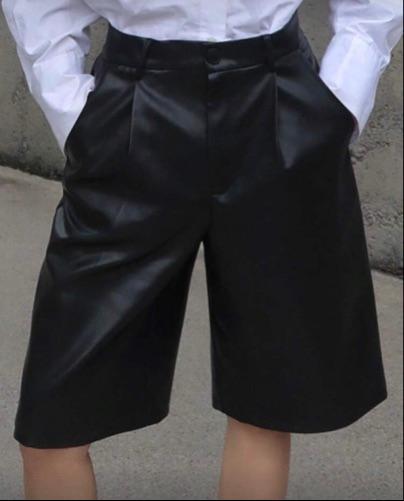 Bermuda negra vinipiel