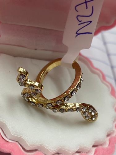 Anillo con serpiente piedras