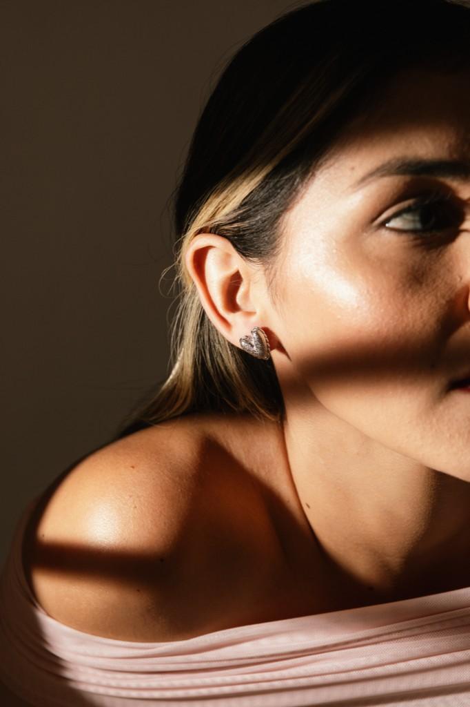 AMORE SILVER STUDS