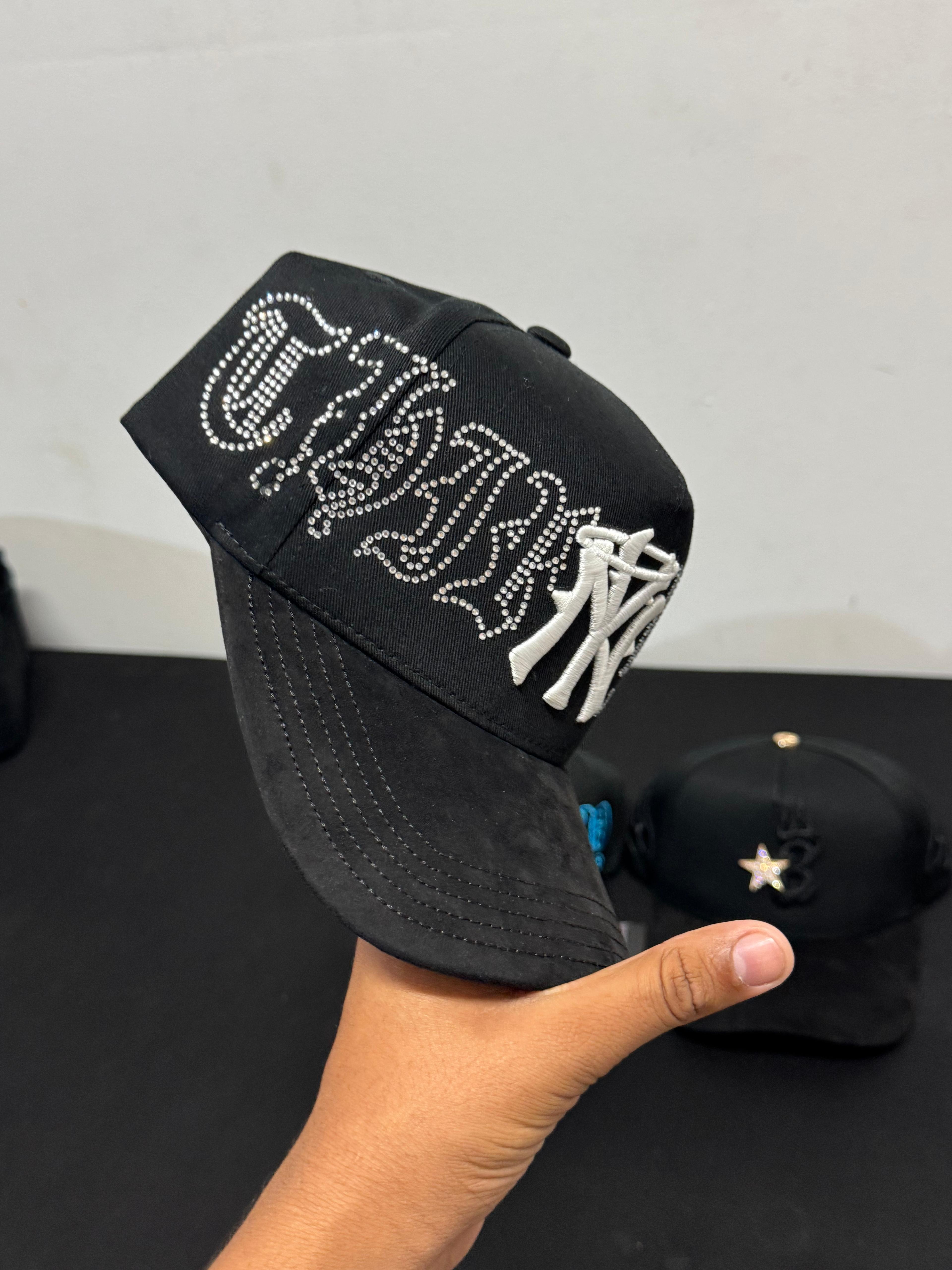 31 Hats Crystals White