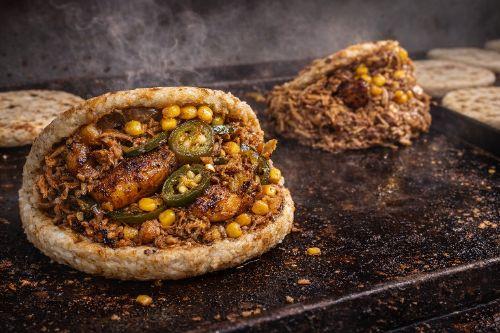 1. AREPA LA CHINGONA!!!