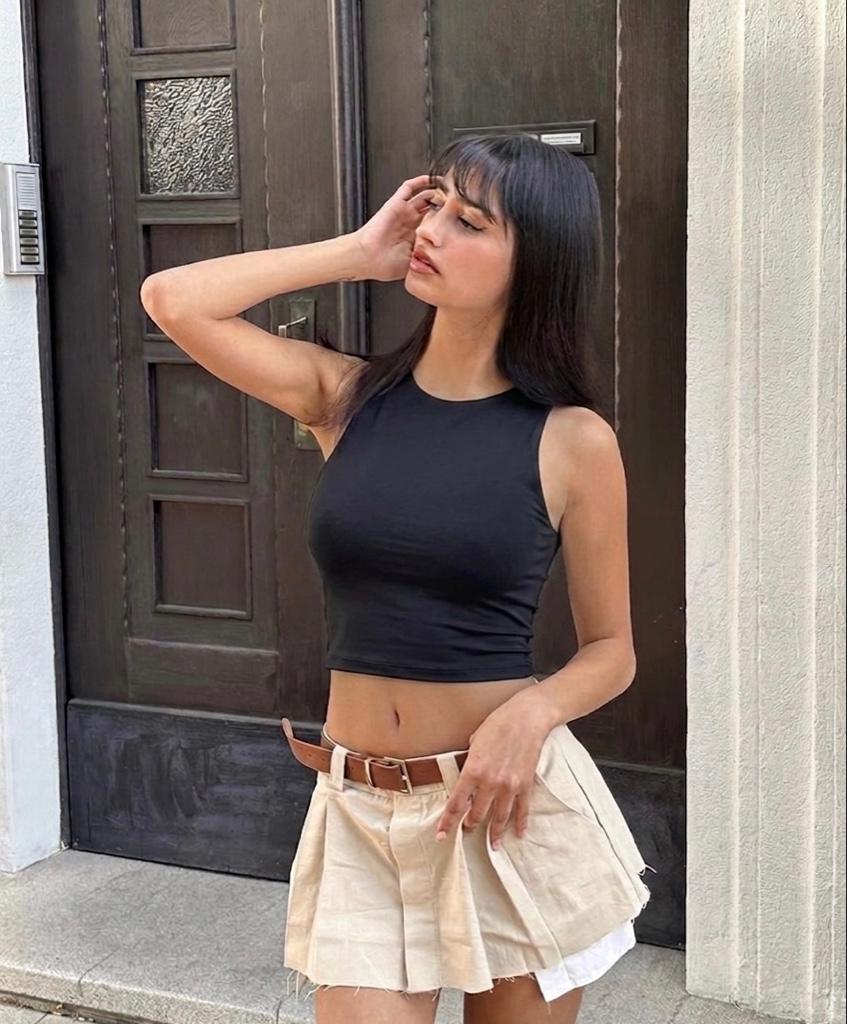 Miniatura 3 de Crop Top Acanalado Cuello Alto Essentials