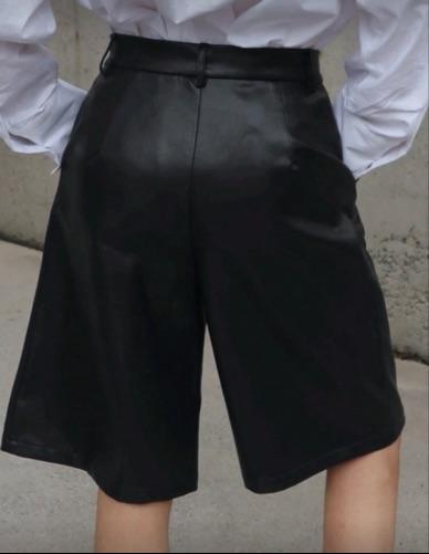 Miniatura 2 de Bermuda negra vinipiel