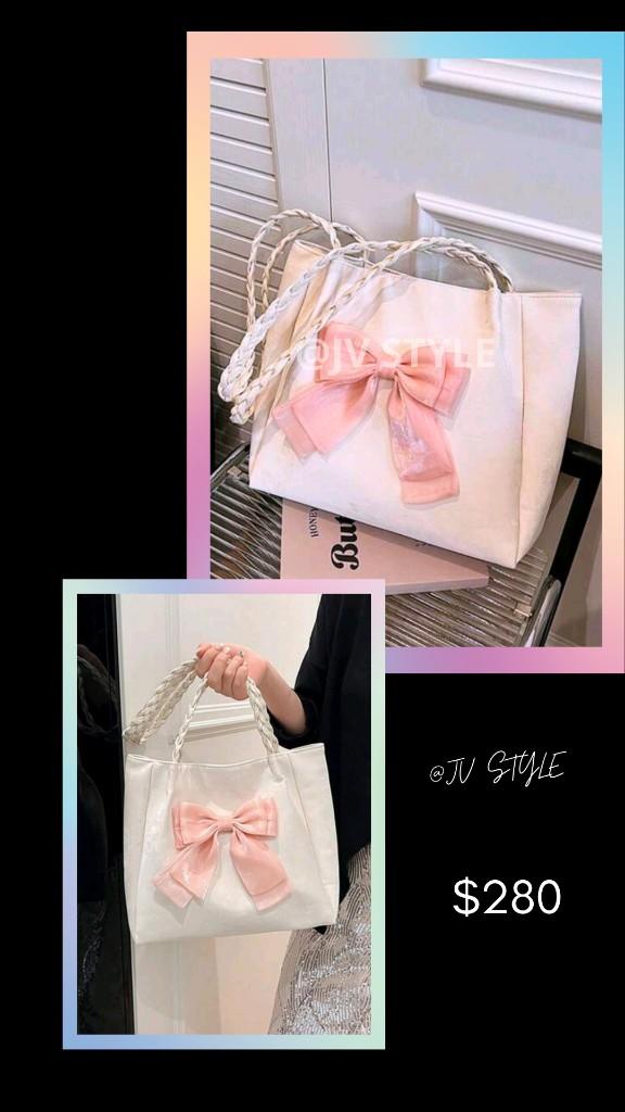 Bolso blanco con moño rosa
