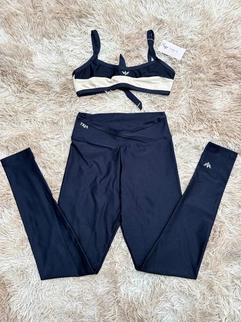 Conjunto preto com amarração atrás