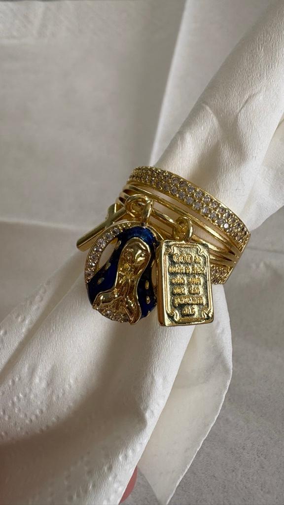 Anillo charms fe