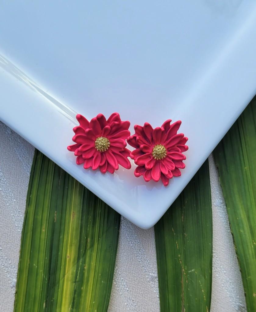 Aretes de flor fuccia