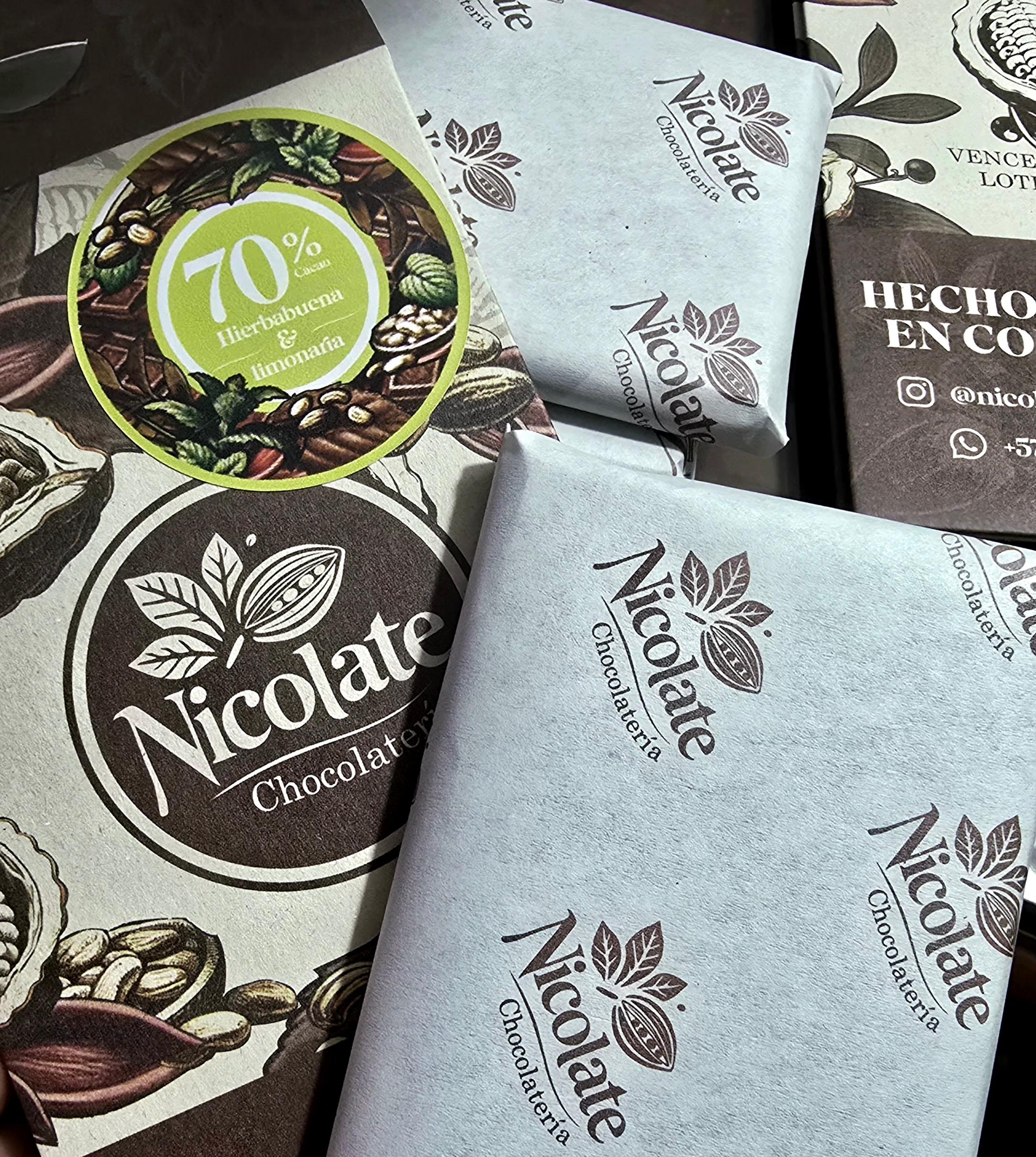 Barra de chocolate al 70% con hierbabuena y limonaria