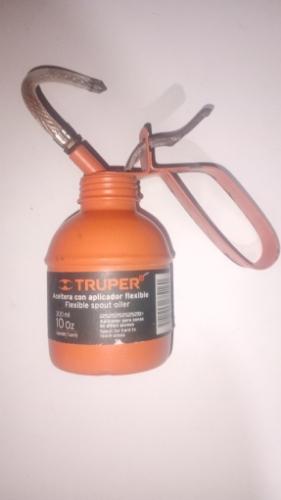 ACEITERA CON APLICADOR FLEXIBLE TRUPER 10oz