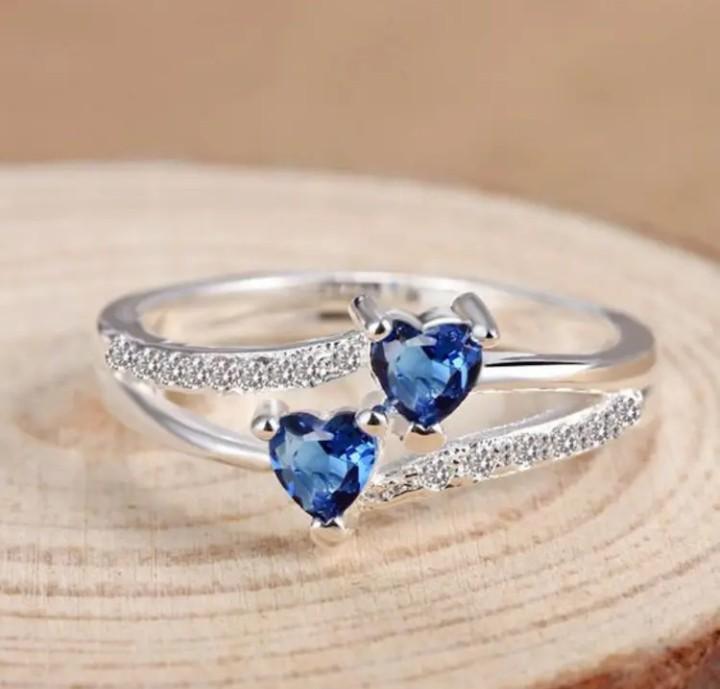 Anillo Plateado 2 corazónes.