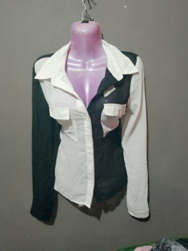 *Camisa blanca y negra talla M