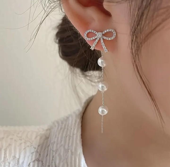 Aretes Blancos Perlas con Moño