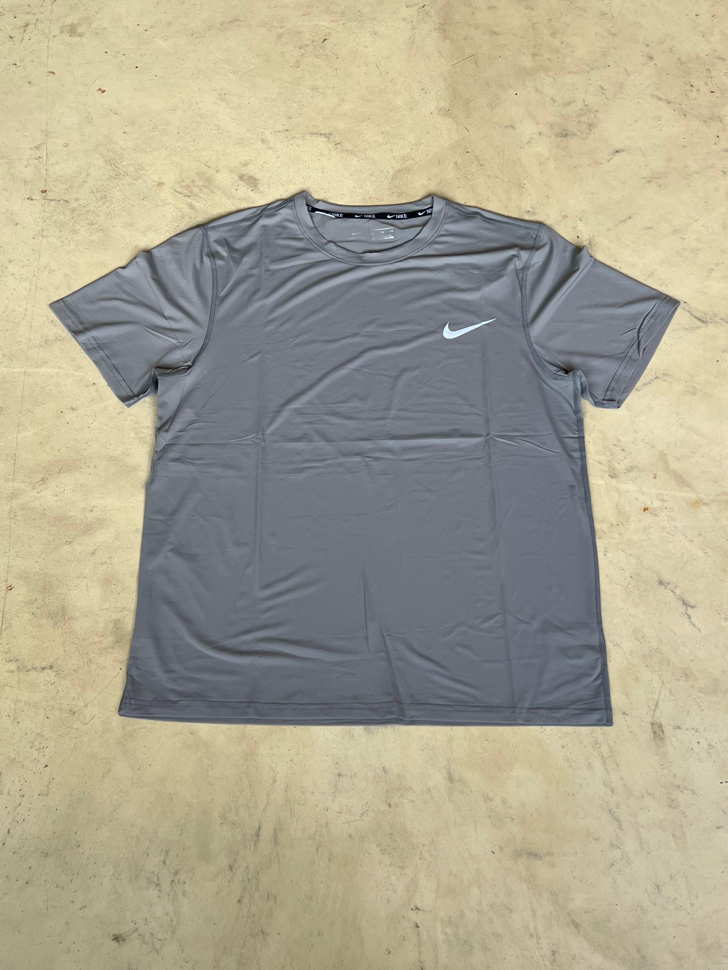 Deportiva Nike gris