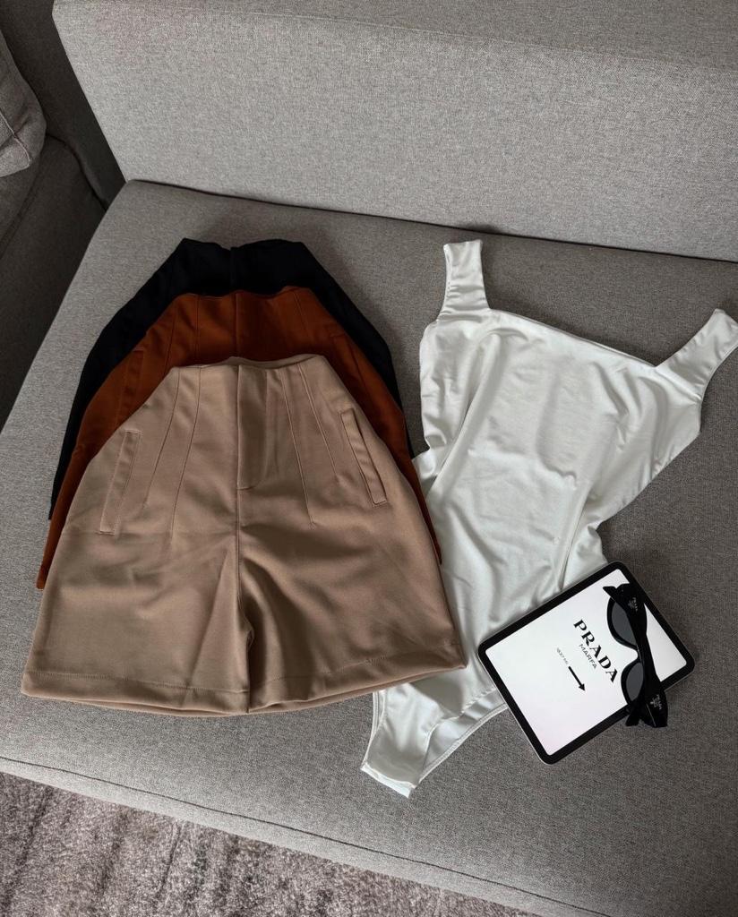 Short Pinza color negro