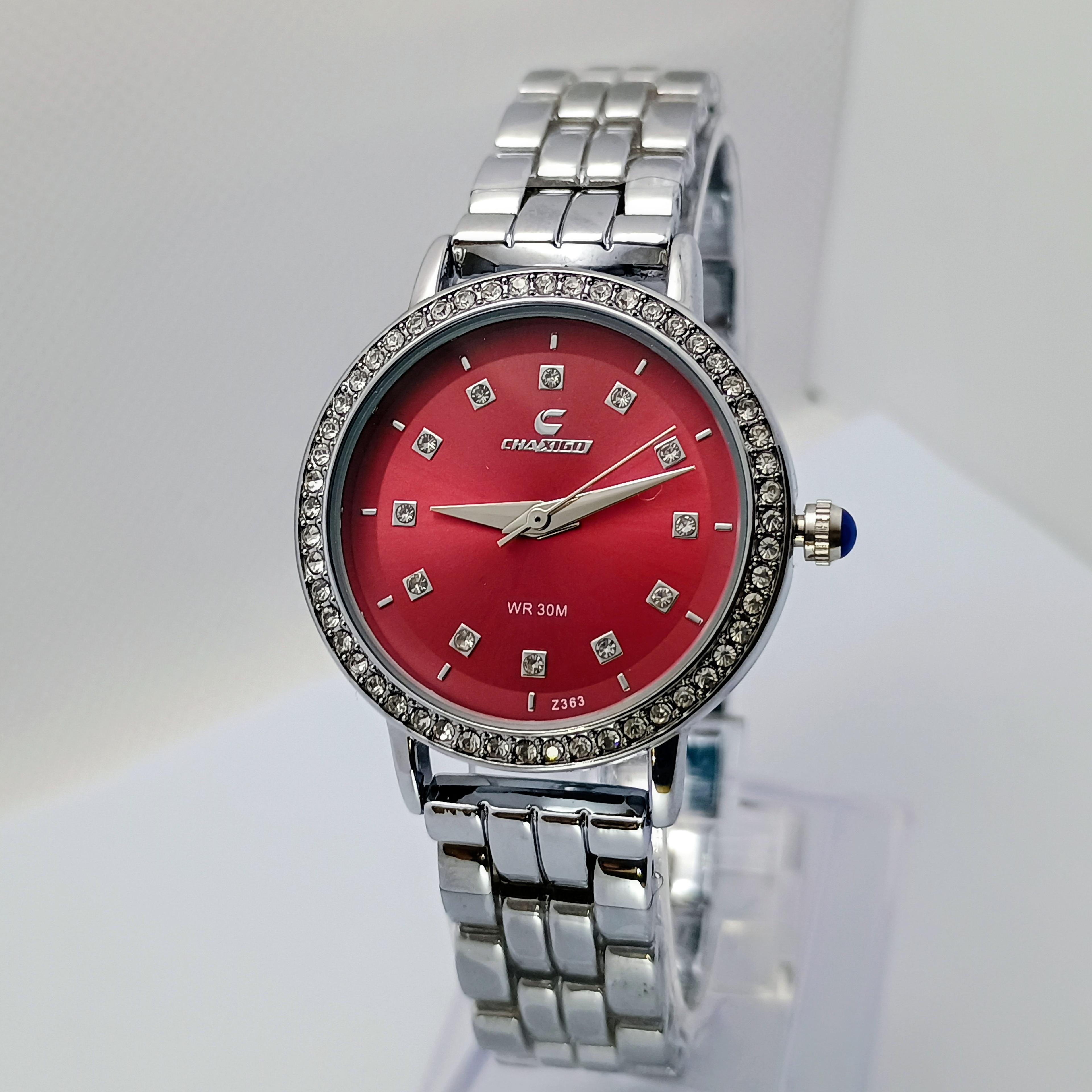 Elegante reloj rojo pasión