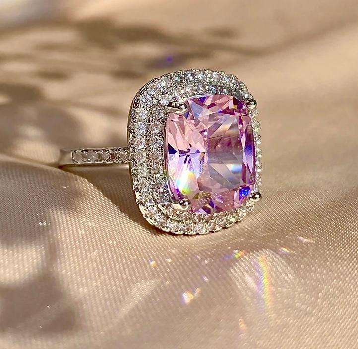Anillo circonia cuadrada rosa g con marco en plata