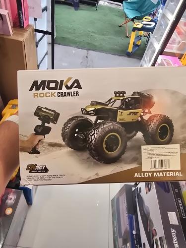 Carro 4x4 a control remoto y con cámara integrada y difusor de humo