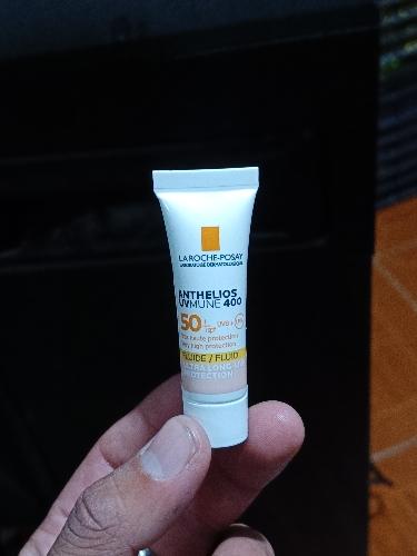 Anthelios color muestra piel normal a seca