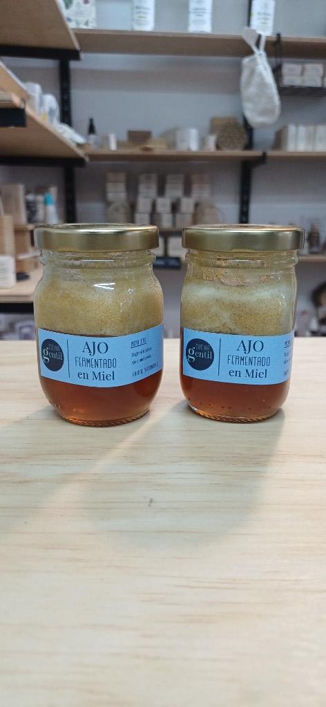 Ajo fermentado en miel